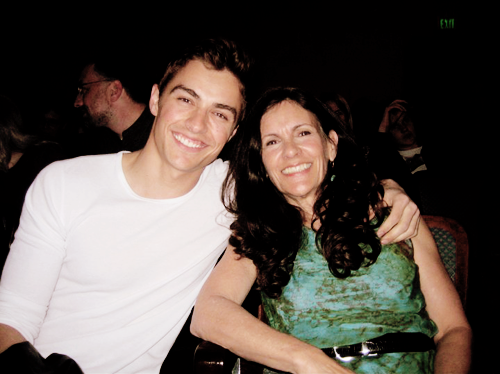  Dave Franco and his mum