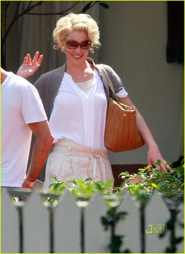  Katherine Heigl: swimsuit Shopping with Mom!