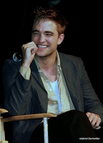  plus Amazing photos of Rob, Kristen and Taylor at LA Twilight Comvention
