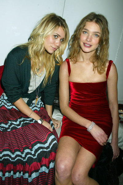 2004 - Naked Heart Foundation - Mary-Kate & Ashley Olsen 