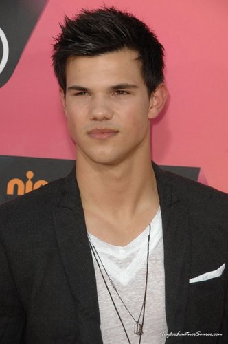  23rd Annuals Kids' Choice Awards, 2010- Taylor <3