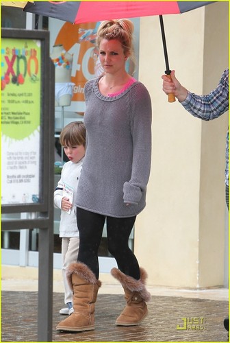 Britney Spears: Gymboree with the Boys!