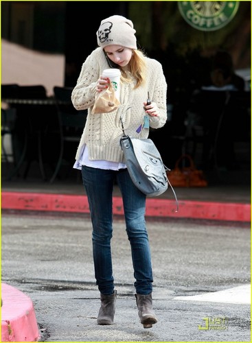 Emma Roberts: I'm Addicted to 'Pretty Little Liars'!