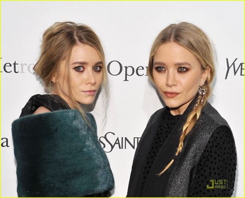 Mary-Kate Olsen & Ashley Olsen: Met Opera Premiere