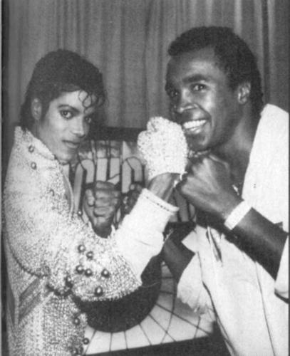 Michael Jackson THRILLER ERA PICS (some are backstage and on stage and etc)