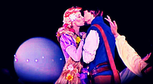  Rapunzel and Flynn Rider's baciare