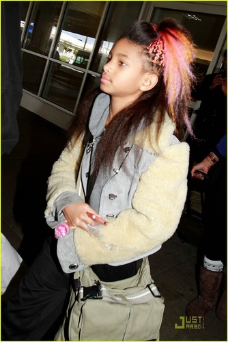  Willow Smith: 粉, 粉色 & 橙子, 橙色 Hair at LAX!