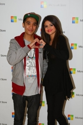  > Microsoft Store Opening concerto Meet & Greet at South Coast Plaza
