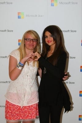 > Microsoft Store Opening Concert Meet & Greet at South Coast Plaza
