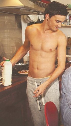  "Pass The susu Plz Babe" (Sizzling Hot) He's Reali Fit! (I Cinta EVERYFING Bout Him!) 100% Real :) x