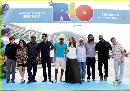 Anne Hathaway Promotes 'Rio' in Rio