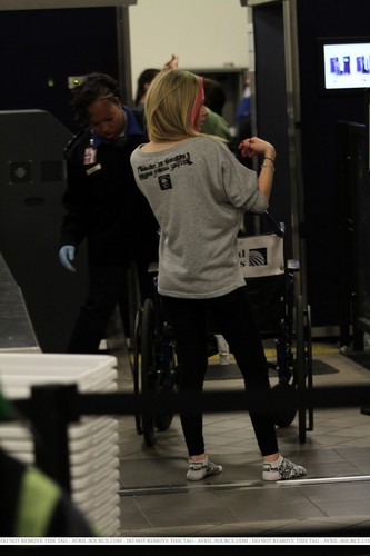  Avril at LAX Airport 28/3/2011