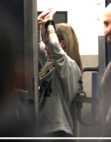  Avril at LAX Airport 28/3/2011