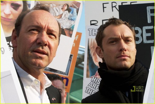  Jude Law: Defend Human Rights in Belarus!