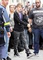Justin Bieber outside his Hotel in Paris!! - justin-bieber photo
