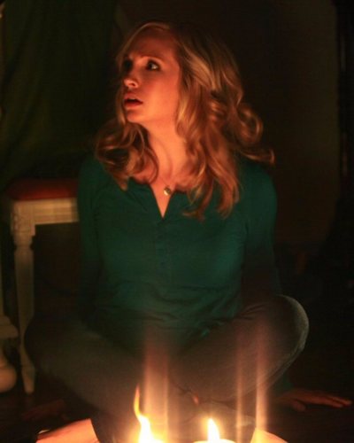  New TVD still of Candice as Caroline (1x09: History Repeating//HQ)!