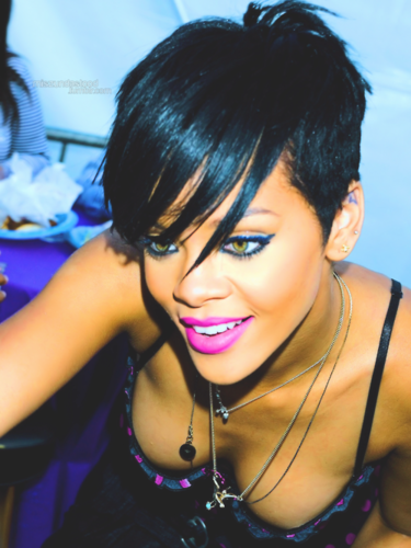  Rihanna peminat Art