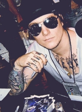 Synyster - synyster-gates photo