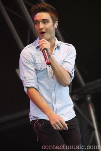 Tom Parker (Sizzling Hot) Singing His Heart Out! 100% Real :) x