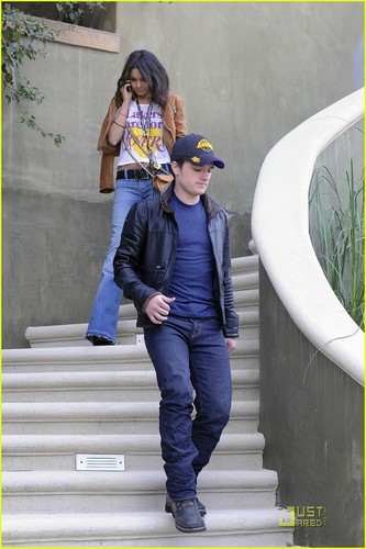  Vanessa & Josh Go to LA Lakers Game