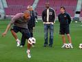 Abidal visited his friends during training - fc-barcelona photo