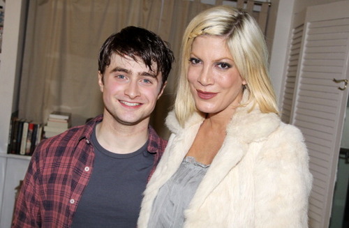  HP cast attend Daniel Radcliffe's 'How to Succeed' Sunday tampil
