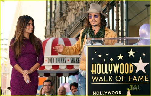  Penelope Cruz: Hollywood Walk of Fame with Johnny Depp!