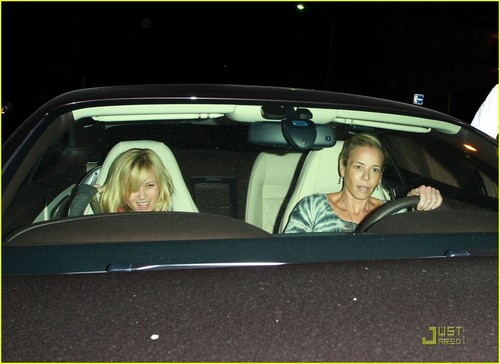  Reese Witherspoon & Chelsea Handler: This Means Dinner!
