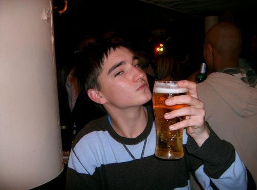  Tom Parker (Sizzling Hot) He's Reali Fit! (I amor EVERYFING Bout Him) Drinking Beer! 100% Real :) x