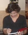 Flirt Harry Signing! (I Ave Enternal Love 4 Harry & IGet Totally Lost In Him Everyx 100% Real :) x - harry-styles photo