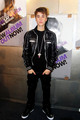 Justin Bieber greets the press - justin-bieber photo