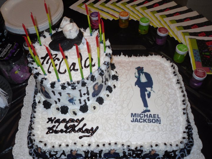 MJ-MJ-CAKE-3-michael-jackson-20719966-720-540.jpg