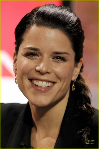  Neve Campbell: I'd amor to Adopt!