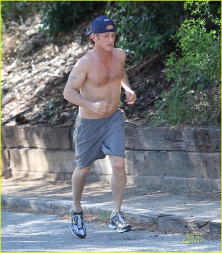  Sean Penn: Shirtless Jogging In Malibu