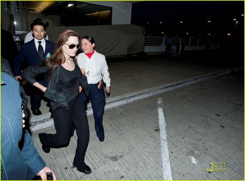  Angelina Jolie: Back in Los Angeles!