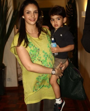 Caroline Celico & Luca in the birthday party of the son of Ronaldo on 7th April 2011