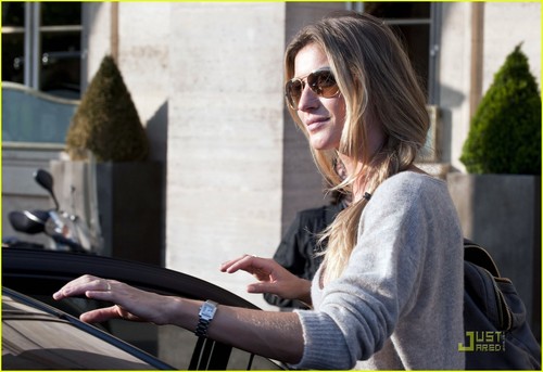  Gisele Bundchen: From Istanbul to Paris!