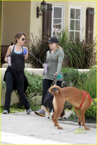  Hilary Duff & Haylie: Dog دن Afternoon