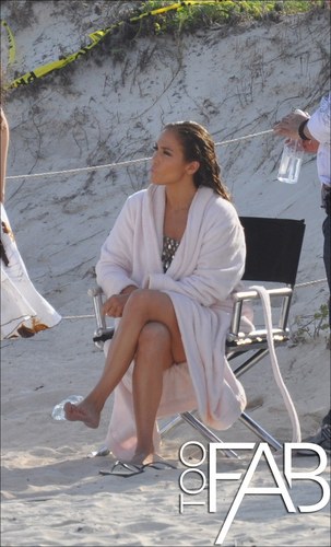  Jennifer filming the “I’m into you” 音楽 video with William Levy - 03 April 2011
