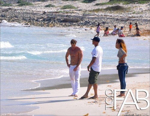  Jennifer filming the “I’m into you” 音楽 video with William Levy - 03 April 2011