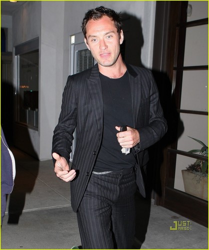  Jude Law: Out to dîner with Rafferty!