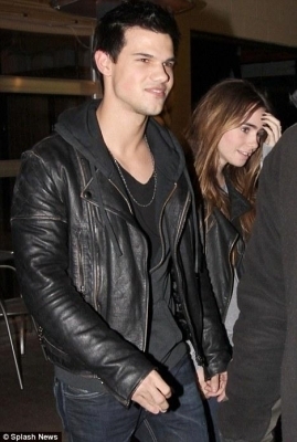  Leaving Sushi avondeten, diner with Lilly Collins, April 7, 2011