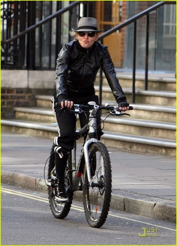  Madonna: Abbey Road Bike Ride!