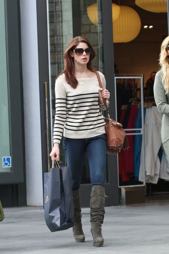 più candids of Ashley shopping at The Grove in West Hollywood! [HQ]