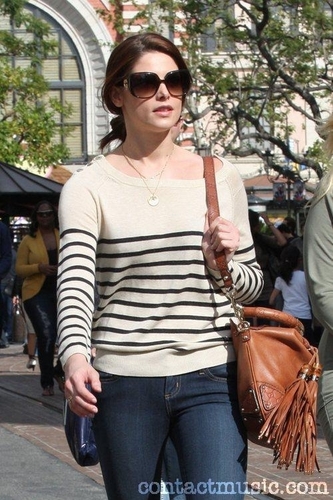  más new candids of Ashley shopping at The Grove in West Hollywood [09/04/11]!
