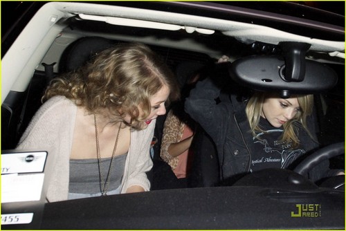  Taylor Swift: Girl's Night Out with Emma Stone!