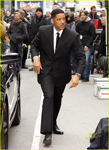 Will Smith Suits Up for MiB 3