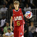 justin got's the croud and win the NBA competion - justin-bieber photo