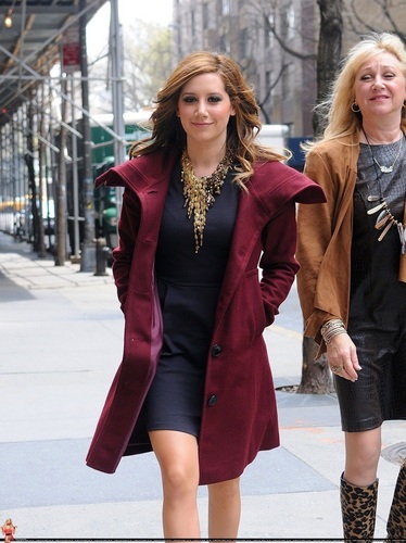 Ashley - Heading to ABC studios in NYC with mom Lisa - 04 April 2011