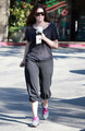 Khloe Kardashian Getting A Coffee At Starbucks - khloe-kardashian photo